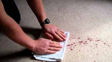 بهترین راهکارها برای پاک کردن لکه خون از روی فرش